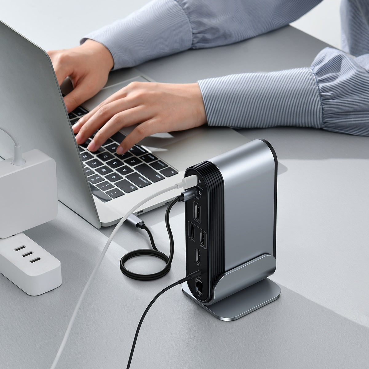 Working Station Four Screen Multifunctional Type C HUB Adapter