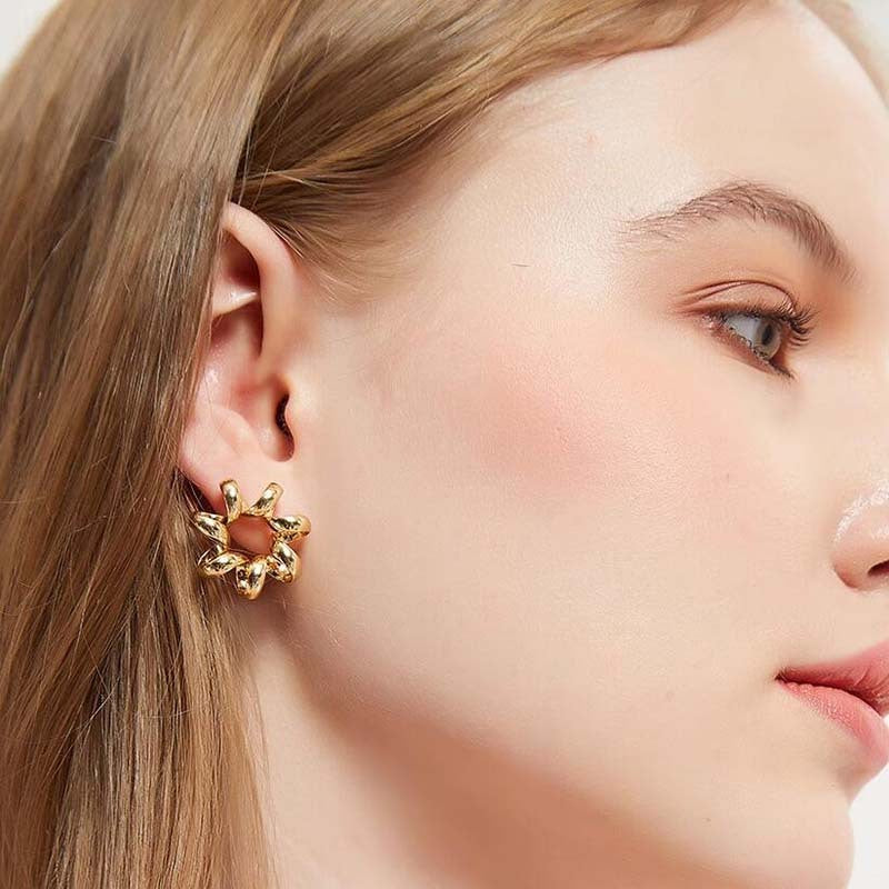 Fashion Cold Earrings Women's Electroplated Telephone Line