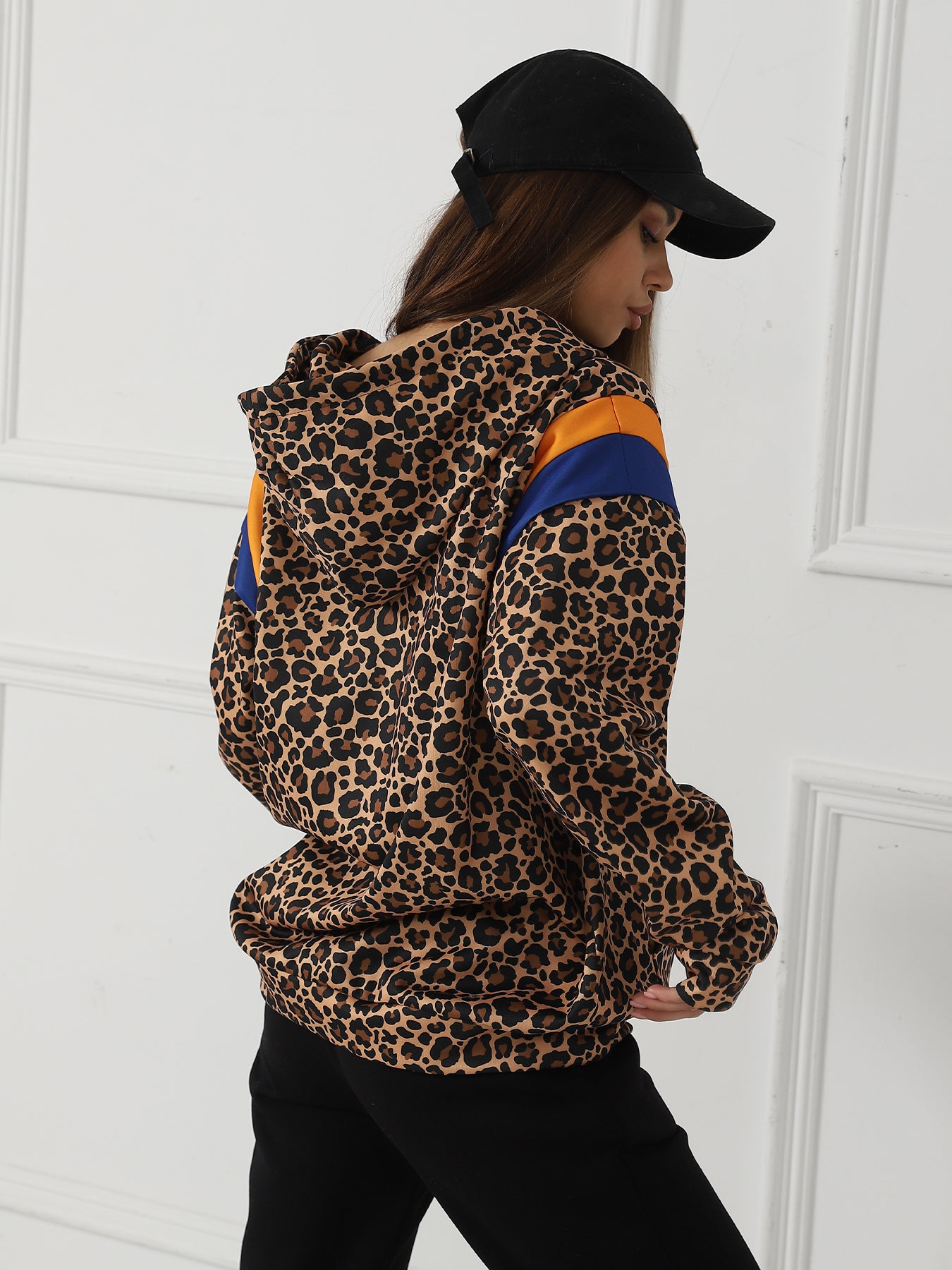 Women's Leopard Print Long Sleeved Sweatshirt - PureSelect